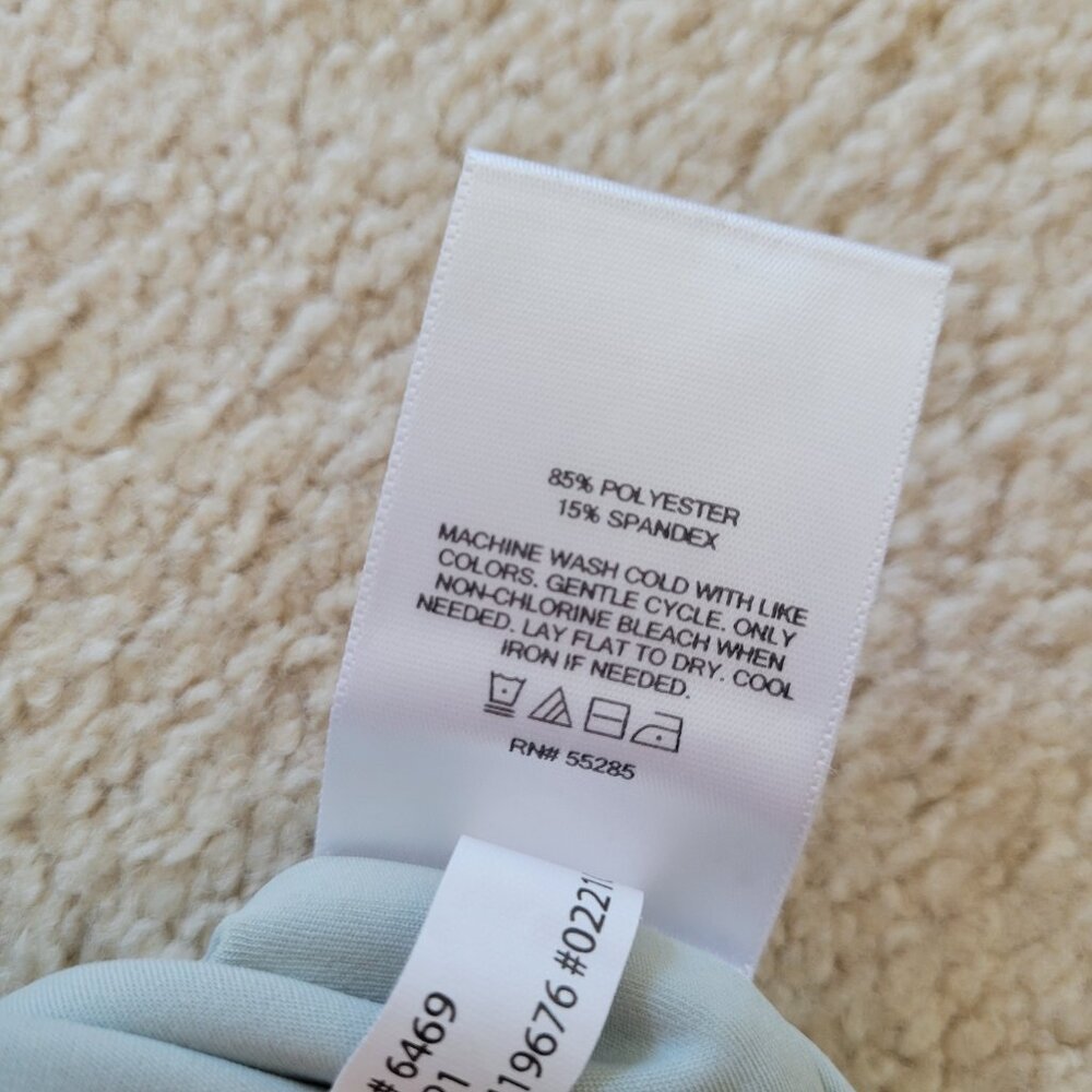 NWT EXPRESS - Body Contour High Compression Square Neck Cropped Tank (Size XS) - Picture 6 of 6